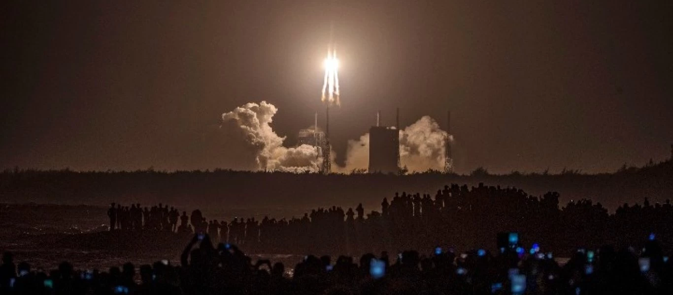 Η Κίνα εκτόξευσε το σκάφος Chang'e 5 με στόχο να φέρει στη Γη σεληνιακά δείγματα (βίντεο)